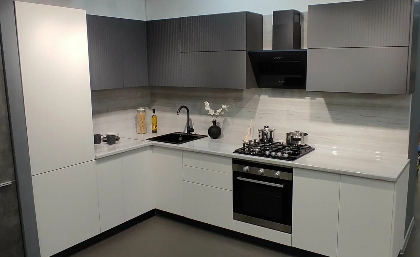 Готовый кухонный гарнитур без столешницы кухня угловая Евро Лайн-05 2140*1400,2400*600 Белый, Антрацит